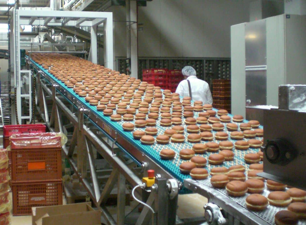 Span Tech Conveyors Carrying Hamburger Buns